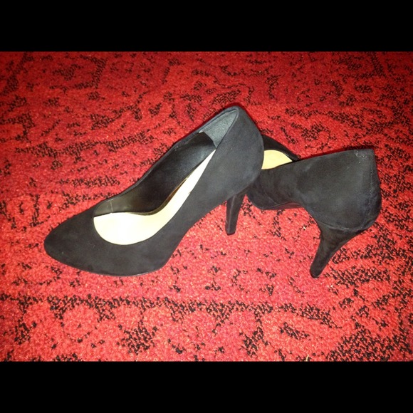 Jessica Simpson black pumps