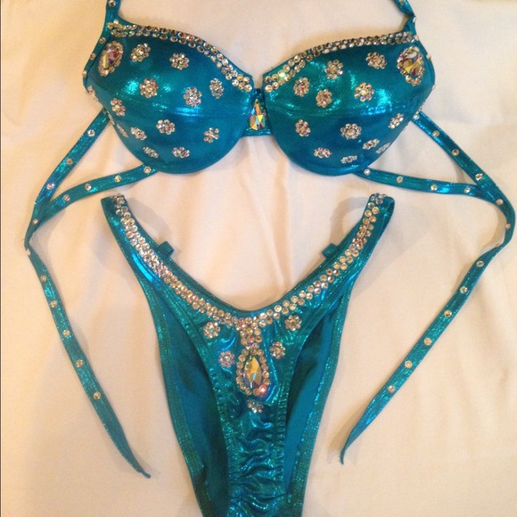 Figure Competition Posing Suit w Swarovski Crystal - Picture 2 of 4