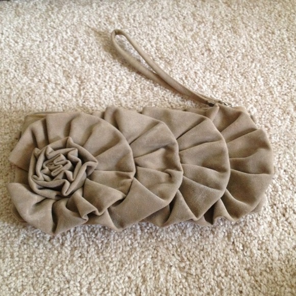 💝SOLD💝 Cute tan suede wristlet/clutch