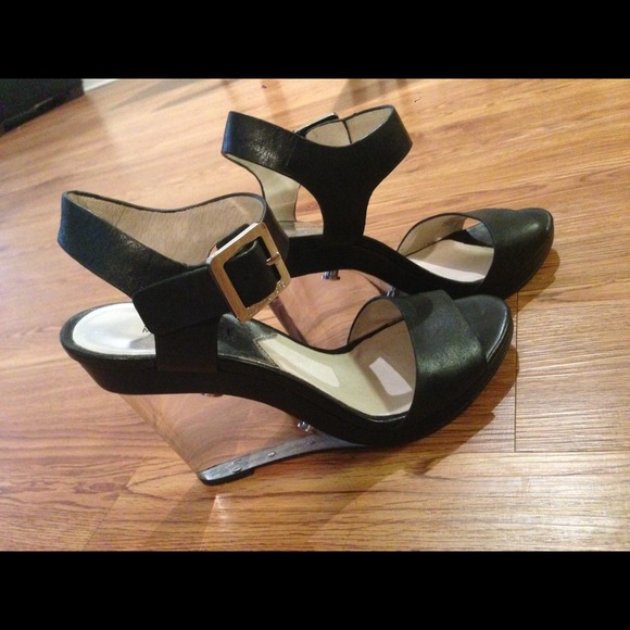 #SOLD# Michael Kors Leather clear wedges