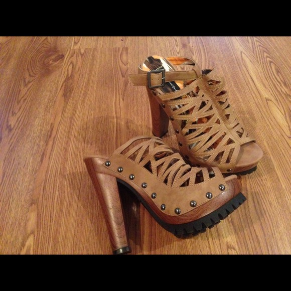 Ankle strap heels - Picture 1 of 2