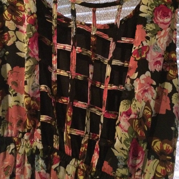 Cute floral dress - Picture 2 of 2