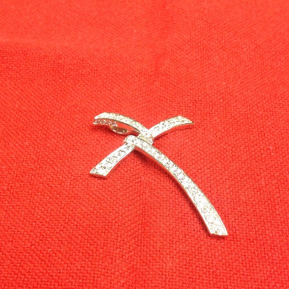 💟JUST  LOWERED AGAIN💟‼️Crystal slide cross w