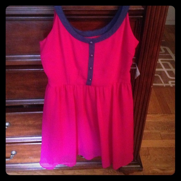 Size medium, chevon simple flowing dress.
