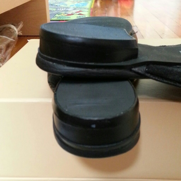 Shoes - Picture 3 of 4