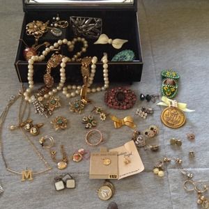 Contents of the jewelry box !
