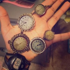 Clock necklace