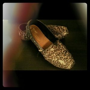 **Reduced**Leopard Print Glitter Toms