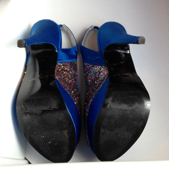 LAST CHANCE🎉HOST PICK 12/13🎉Satin Sparkle Heels - Picture 4 of 4