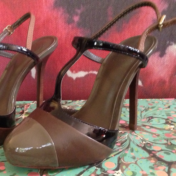 Tory Burch Lan Heels. Brown/Black Leather/Patent