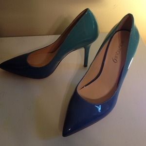 Boutique 9 blue ombre pointed toe heels