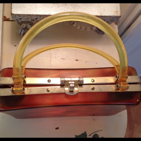 SOLD🏡SALE❤️🎉Host Pick 🎉1940's Vintage Bakelite. - Picture 2 of 4