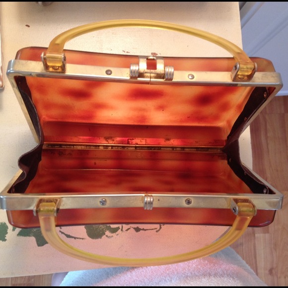 SOLD🏡SALE❤️🎉Host Pick 🎉1940's Vintage Bakelite. - Picture 3 of 4