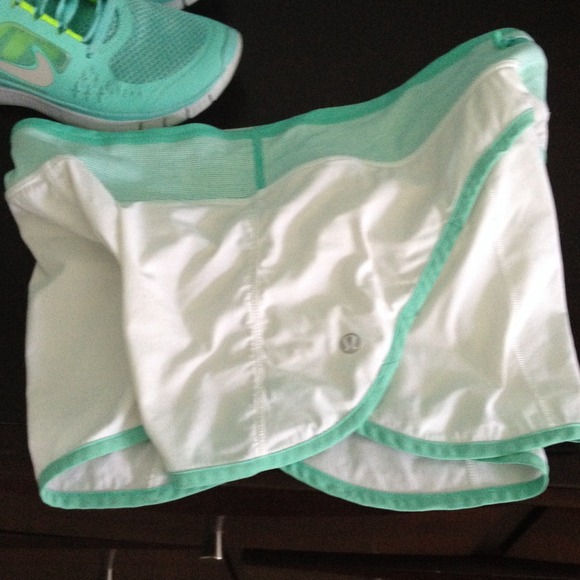 SOLDLululemon athletica. EUC menthol turbo shorts.