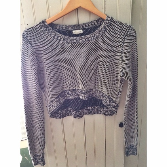 🔴 Urban Outfitters Cropped Sweater