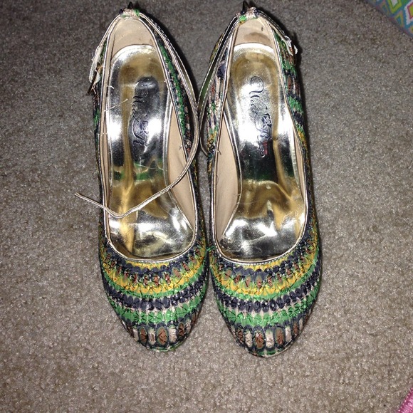 Comfy green w/ design heels