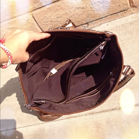 ❗️🚫SOLD IN BUNDLE❗️Metallic Brookside Handbag - Picture 4 of 4