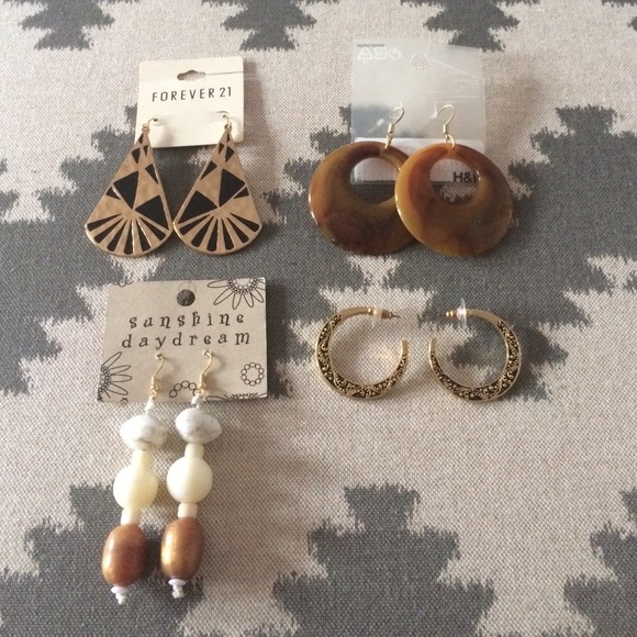 4 pairs of stylish earrings, never worn! - Picture 1 of 3