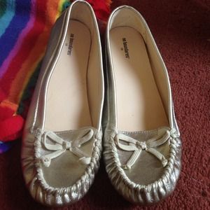 Women's moccasins