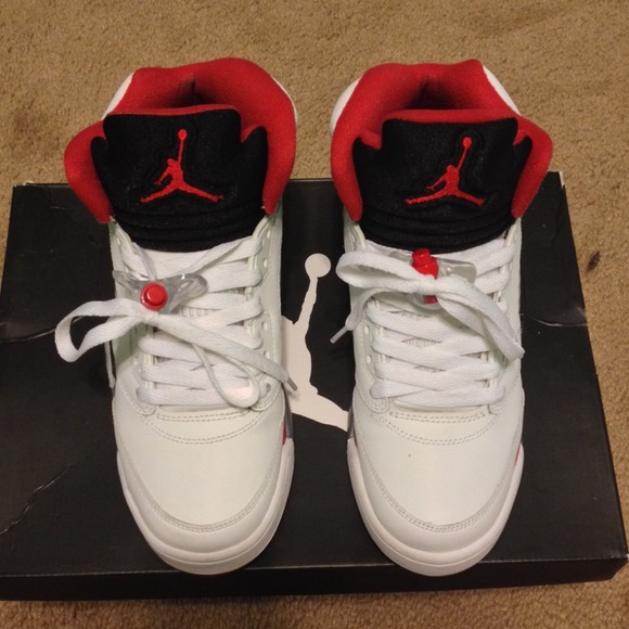 Air Jordans Fire red 5s size 6.5y