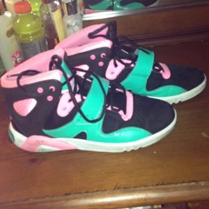 Addidas High top shoes