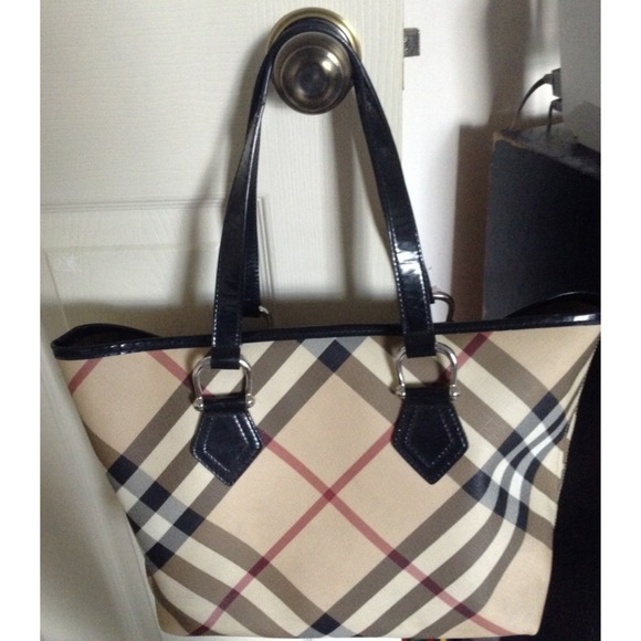 Burberry purse