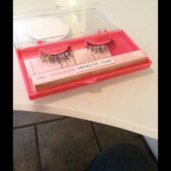Designer lashes - Picture 2 of 4
