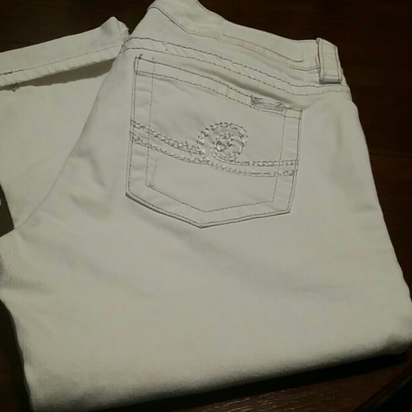 Seven7 White Capri