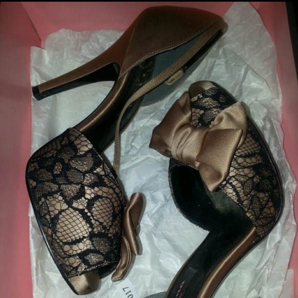 Nina Electro Dark Champagne Satin Pumps in box