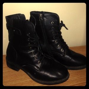 Combat boots