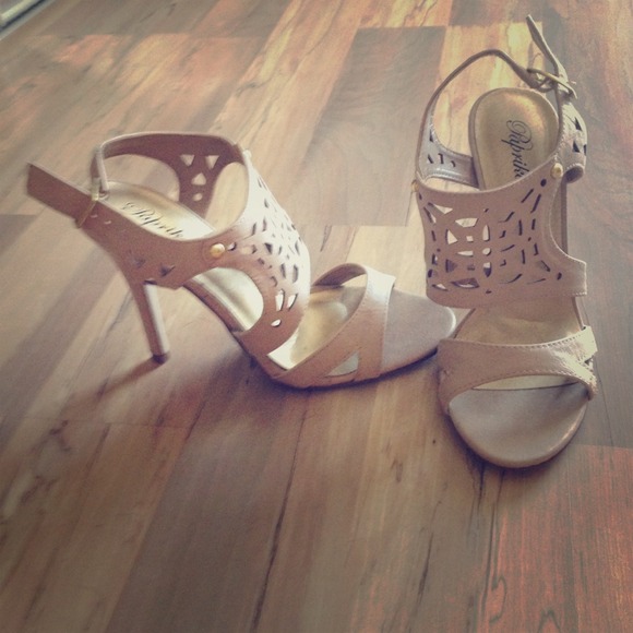 Off white heels! Size 7