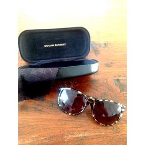 MAJOR PRICE DROP 💗Banana Republic Sunglasses