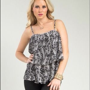 ‼️LAST ONE‼️Gray chiffon pleated tank top