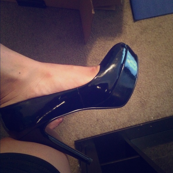 Nine West black pumps NEVER WORN