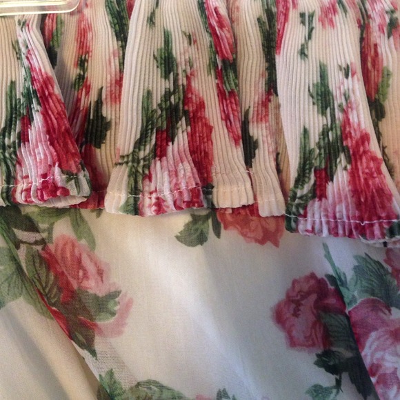 Sleeveless Spring Dress - Picture 2 of 2