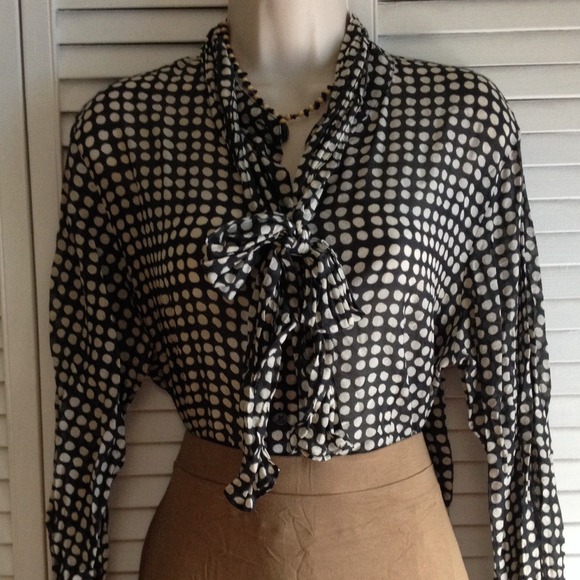 Polka-dot blouse w/removable tie