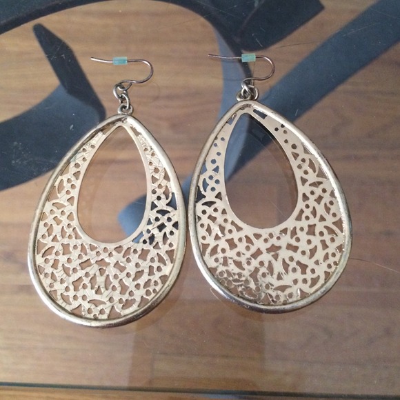 Jewelry - Gold teardrop earrings