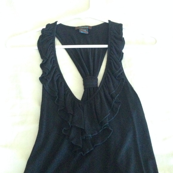 ✨PRICE CUT ✂️💰 Black low cut tank with ruffles