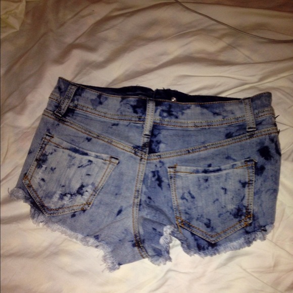 High Waisted Destroyed Denim Shorts - Picture 2 of 3