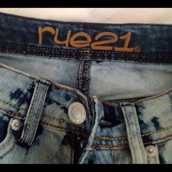 High Waisted Destroyed Denim Shorts - Picture 3 of 3