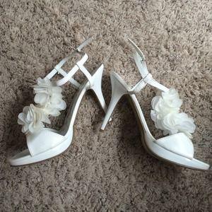 Size 9. Formal. Heels. White.