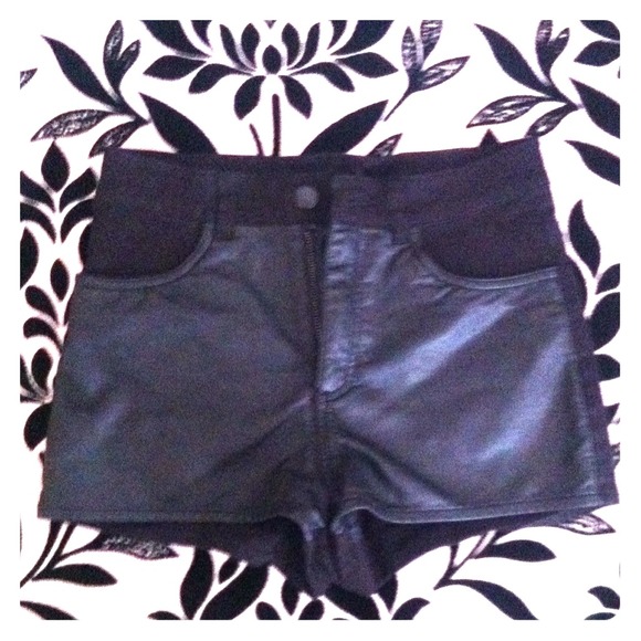 H&M highwaisted shorts