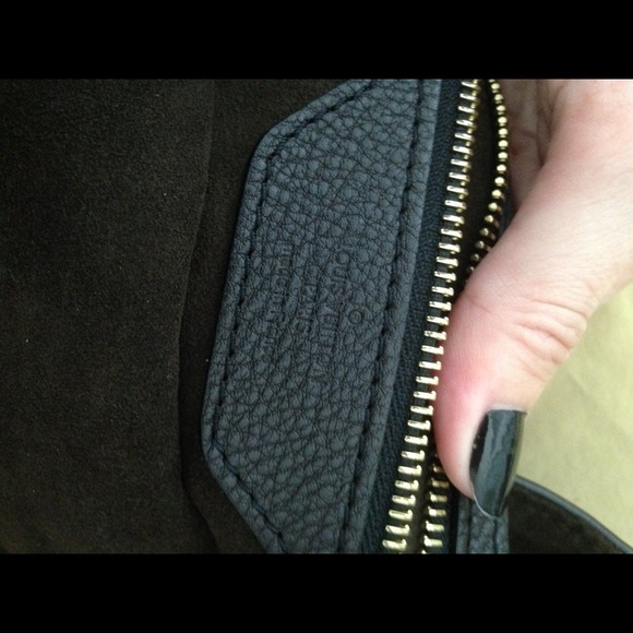 Louis Vuitton Mahina - Picture 4 of 4