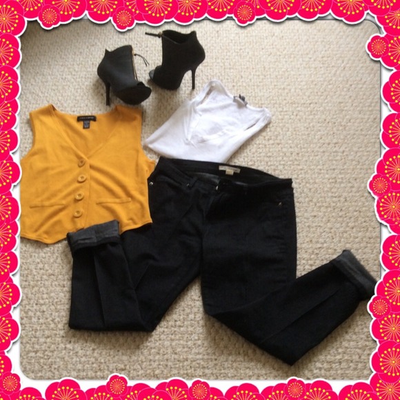 Black Basic Skinny Jeans w/Front and Back Pockets - Picture 2 of 4