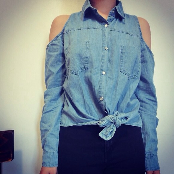 Denim off-the-shoulder Shirt - Picture 3 of 3