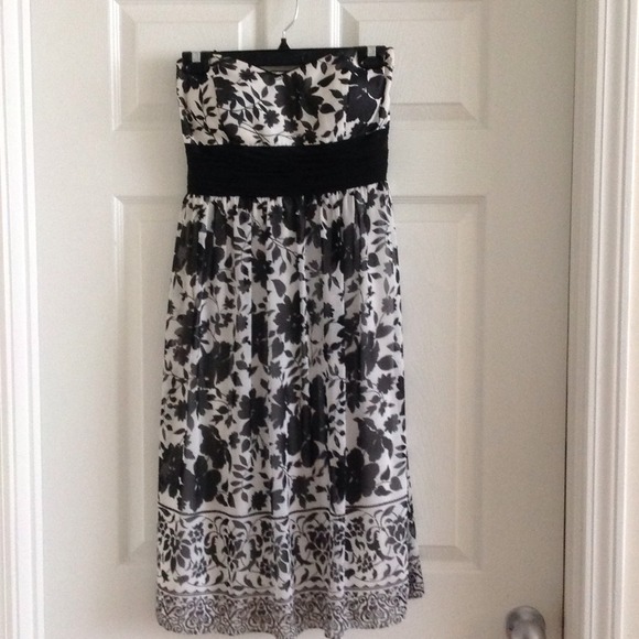 White House / Black Market floral strapless dress