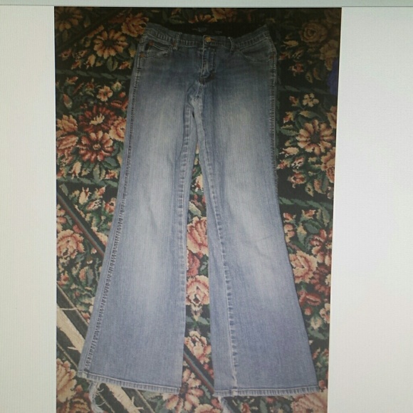 Skinny Low-Rise Boot Cut Junior Jeans- size 7