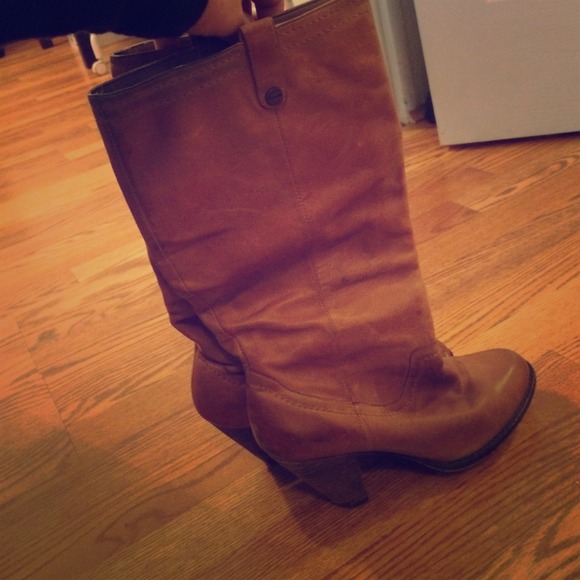 ALDO- medium high boot Camel color