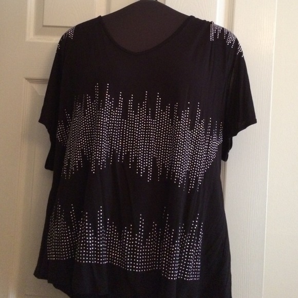 Cold-shoulder tee with stud detail