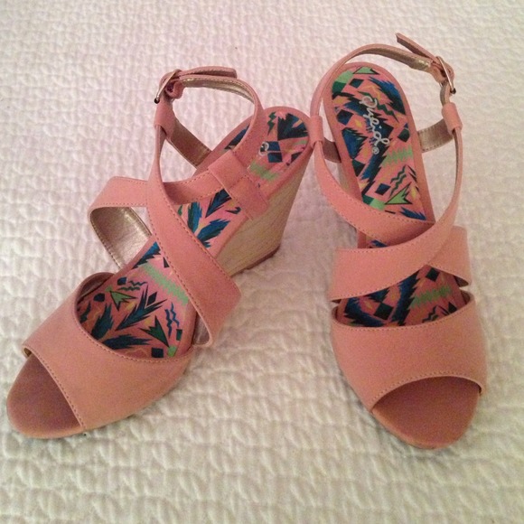 Pink wedge